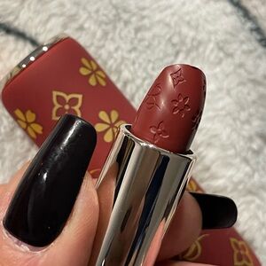 Elegant Floral Embossed Lipstick in Deep Red